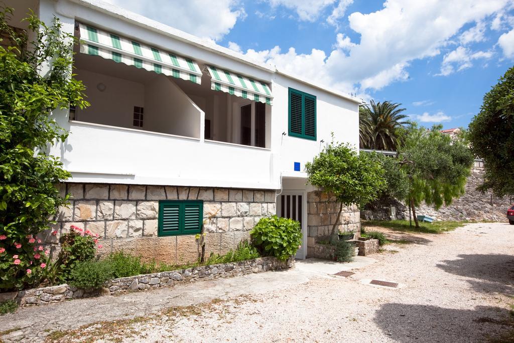 Apartments Smiljka Tučepi エクステリア 写真
